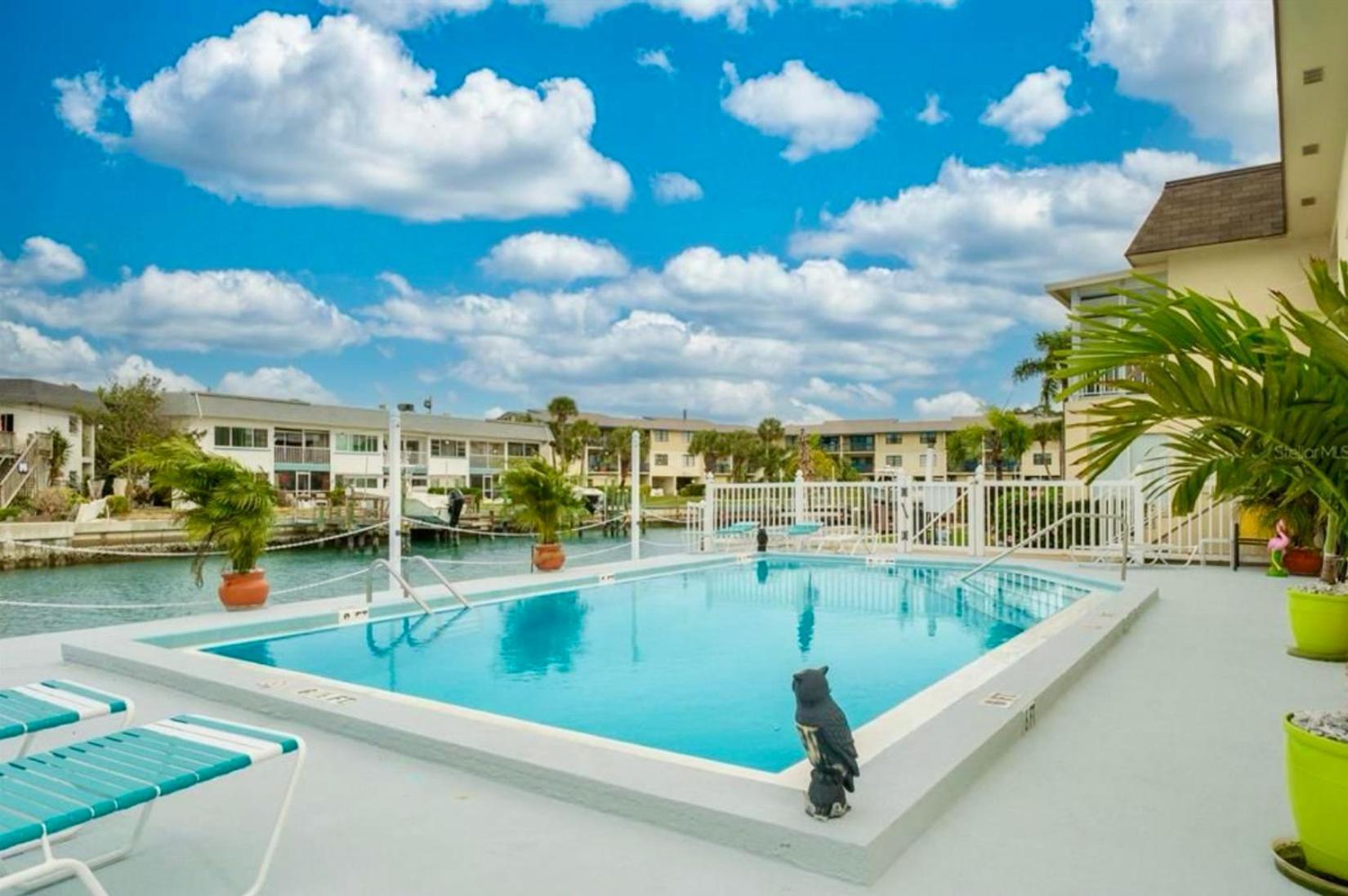 Where The Sun Meets The Water St. Pete Beach Exterior photo
