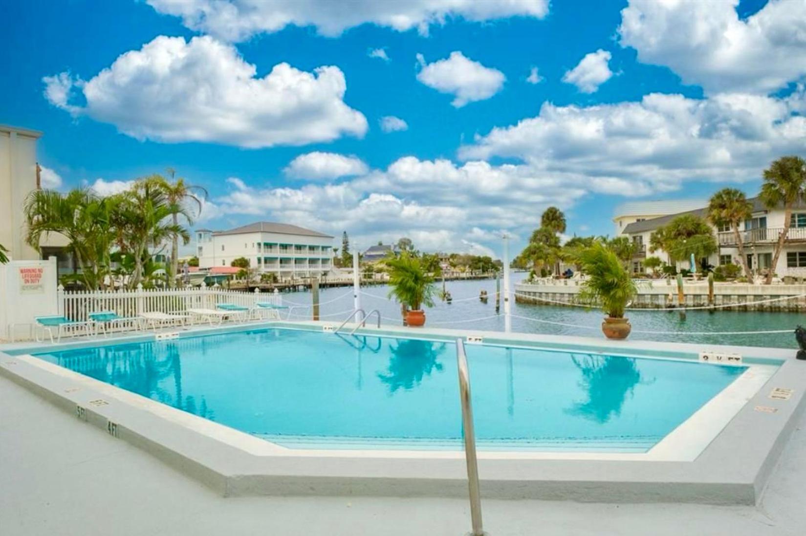 Where The Sun Meets The Water St. Pete Beach Exterior photo